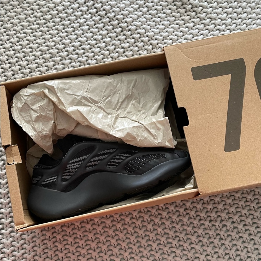 Yeezy 700 V3 ‘Dark Glow’